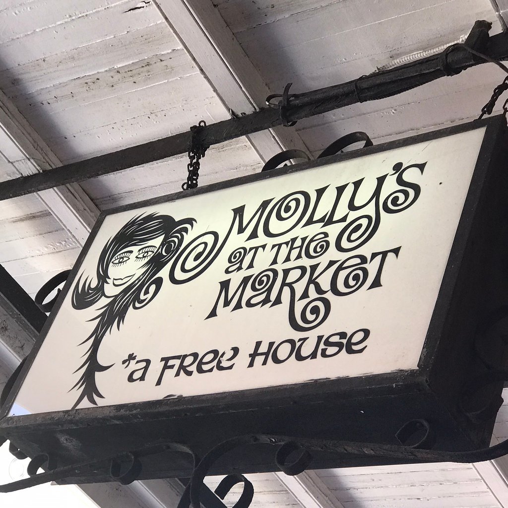 Molly`s Irish Pub