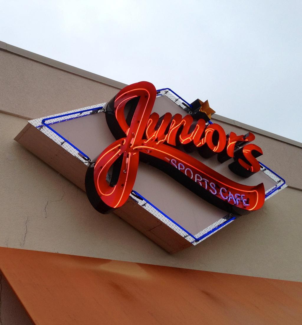 Junior`s Cafe & Grill