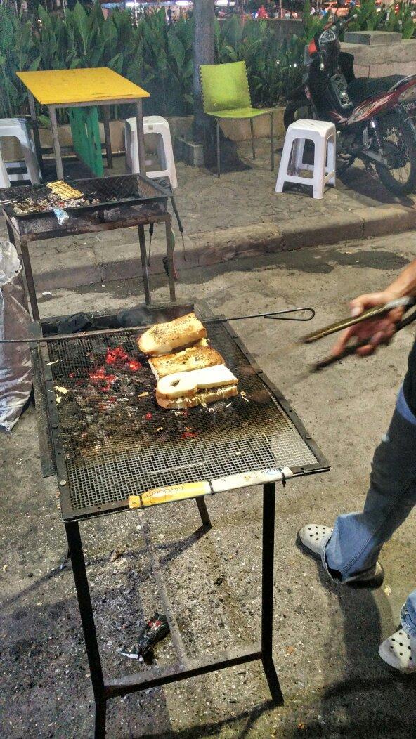 Roti Bakar Eddy