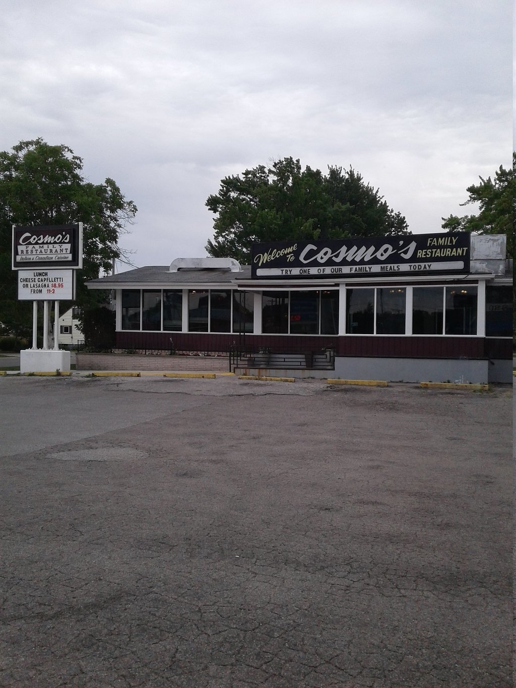 Cosmo`s Tavern