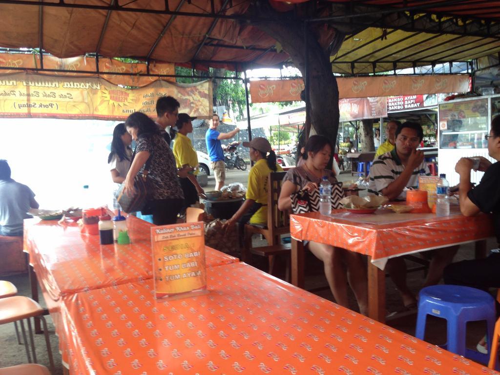 Sate Babi Bawah Pohon Gelora Trisakti